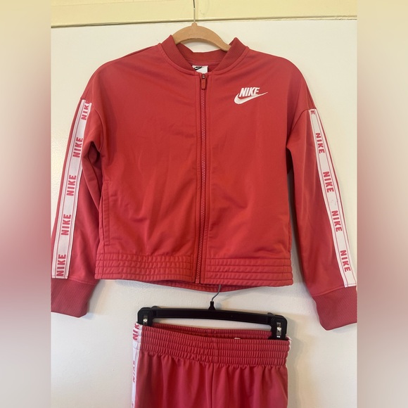 Nike girls salmon color tracksuit matching set - Picture 3 of 10